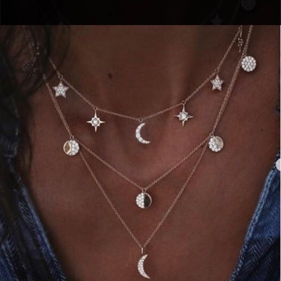 Moon and star necklace in gold - Picture 1 of 2